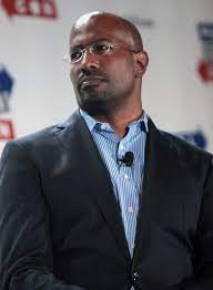 He is literally a fence rider and friends of the trump clan. Van Jones Ehefrau Vermogen Grosse Tattoo Herkunft 2021 Taddlr