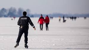 Wie der dwd in seiner warnung mitteilt, muss aufgrund von gefrierendem regen oder. Glatteis Unwetterwarnung Fur Weite Teile Von Mv Aufgehoben Ndr De Nachrichten Mecklenburg Vorpommern