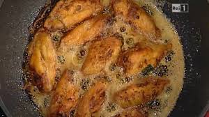 Friggete secondo la ricetta e gustate il pollo fritto senza lattosio ancora caldo. L Ultima Ricetta Di Andrea Mainardi Per La Prova Del Cuoco Ali Di Pollo Fritte E Piccanti Ultime Notizie Flash