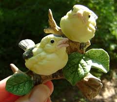 Baby Birds With Yellow Tail Feathers Vintage Yellow Birds Ornament Porcelain Bird On A Branch Lefton Easter Mothers Day American Goldfinch 3d Free Shipping Birthday Baby Birds In 2020 Bird Ornaments Little Yellow Bird Vintage Yellow