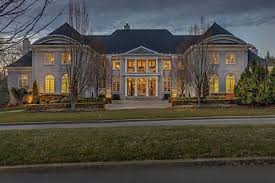 Miranda Lambert And Blake Shelton Buy Stunning New Nashville Home Celebrity Houses Mansions Blake Shelton