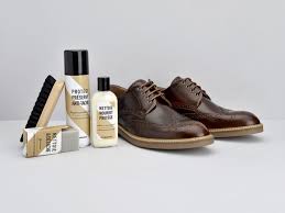 Toutes les chaussures ne sont pas entièrement imperméables, nous recommandons de les traiter avec un spray imperméabilisant avant de les porter. Produits Et Conseils D Entretien Pour Vos Chaussures Le Barboteur
