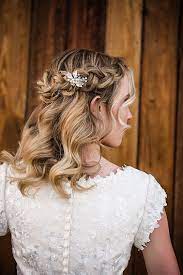 Half Up Half Down Braided Wedding Hair Weddinghairwithveil Half Up Hair Short Wedding Hair Braided Hairstyles For Wedding