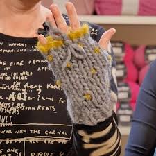 She borrows from across various influences and adds her own. Knitting Pattern North Handwarmers Free Knitting Patterns At Yarnplaza Com
