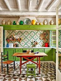 Quand La Cuisine Invite Au Voyage 5 Idees Deco Arthur Bonnet Cuisines Colorees Decoration Interieure Cuisines Deco