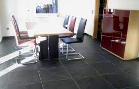 Das verlegen von schiefer erfolgt prinzipiell genauso wie das verlegen von herkömmlichen fliesen, allerdings sollte auf ein paar kleine details geachtet werden. Schiefer Fliesen Farben Grossen Und Oberflachen Wieland Naturstein