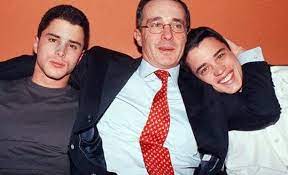 Álvaro uribe vélez (medellín, 4 de julio de 1952) es un abogado, empresario y político colombiano, considerado por la prensa internacional y local como el político más influyente de lo que lleva transcurrido el siglo xxi en colombia. Hijo De Alvaro Uribe Habla De Acusaciones De Violacion Contra Su Papa