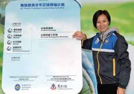 李昊嘉（英語： sharon lee ，1988年4月21日 － ），香港歌手。 曾參加 第一屆《亞洲星光大道》 ，並於比賽期間因為演唱電燈膽（原唱為 鄧麗欣 ）而开始为人所知，李昊嘉的電燈膽以音樂比賽參賽曲在一晚間 youtube 獲近100,000點擊率。 æéºç é¢¨åèµ· ç·¨è¼¯ç²¾é¸