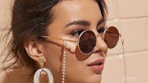 Sunglasses berkualitas tidak hanya menawarkan desain kacamata yang bagus dan bergaya. Inspirasi 7 Model Kacamata Hitam Ini Bikin Kece Dan Anti Norak