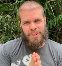 Mario armando lavandeira jr., known professionally as perez hilton, is an american blogger, columnist, and media personality. Perez Hilton Faces Harsh Criticism For Outing Son Of Brunei Sultan King Of Reads