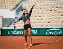 Sosyal paylaşım sitesi twitter hesabından kararını açıklayan 22 yaşındaki osaka, dizimdeki sakatlık devam ediyor. Naomi Osaka Practises During The Roland Garros In Paris Naomi Osaka Latest Pictures