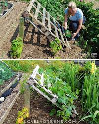 Rustic And Textured Effect Has Been All Conceptually Used Out In This Pallet Raised Garden Design Thus This Image Selbermachen Garten Paletten Garten Garten