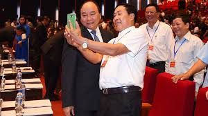 Đại biểu quốc hội khóa xiv thành phố hải phòng Thá»§ TÆ°á»›ng Nguyá»…n Xuan Phuc Vui Váº» Selfie Vá»›i Doanh Nhan Ttvh Online