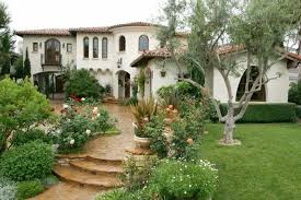 Mediterraner Garten In 50 Bildern Ein Vorbild Wie Sie Urlaubslaune Und Wohlgefuhl In Ihren Gart Haus Im Spanischen Stil Spanischer Garten Mediterrane Hauser