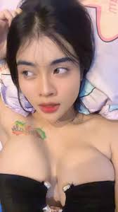 She invites her viewers into her most intimate realm - her bugil displays are truly mesmerizing