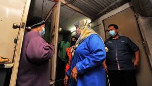Bantuan untuk warga emas amat diperlukan bagi menampung keperluan harian mereka. Pasangan Warga Emas Hidup Atas Bantuan Jabatan Kebajikan Masyarakat Sound Corner
