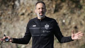 Stuttgart y eintracht frankfurt igualaron 2 a 2. Der Neue Trainer Pellegrino Matarazzo Will Abwechslung Im Vfb Training Stuttgarter Nachrichten