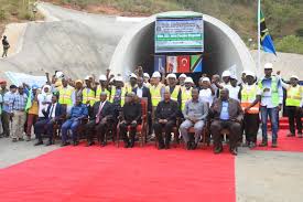 Rais Magufuli Atoa Siku 3o Kwa Viongozi Wa Wizara Ya Ujenzi Uchukuzi Na Mawasiliano Jamhuri Ya Muungano Wa Tanzania