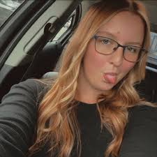 Who are good equine body workers or massage therapists in the Niagara area?