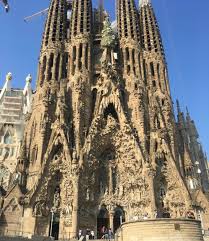Templo expiatorio de la sagrada familia (es); Sagrada Familia Interior Exterior