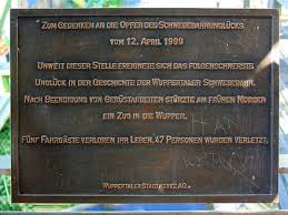 Finden sie hier traueranzeigen, todesanzeigen und beileidsbekundungen aus ihrer tageszeitung oder passende hilfe im trauerfall. Schwebebahnunfall In Wuppertal 1999 Wikiwand