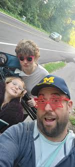 Goofy dad by day, Rave Squid by night L 海 M 2000