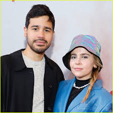 Lauren Graham Reveals Father of Mae Whitman's Baby