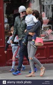 Это крис эванс и его собака. Chris Evans Unterwegs In Primrose Hill Mit Natasha Shishmanian Und Kinder Eli Und Noah Mit Chris Evans Natasha Shishmanian Eli Alfred Michael Evans Noah Nicholas Martin Evans Wo London Vereinigtes Konigreich Bei