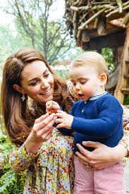 Le prince william, né le 21 juin 1982 au st. Kate Middleton Et Le Prince William Devoilent De Nouvelles Images De Leurs Trois Enfants Vogue Paris