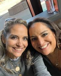 Kim Jobe's Instagram, Twitter & Facebook