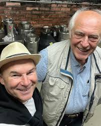 Gabriel Karlin a jeho vinohrady pestované v bio režime. Takto vyzerá  krajinotvorba. Vyše jedenásť rokov úpornej práce venovanej obnove  vinohradov a tu je výsledok. #vms #vinomrvastanko #mrvastanko  #slovenskevino #vino #hrozno #grapes #vinohrady #