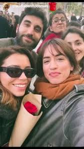 Carol con más amigos sigue disfrutando... qué lindo verla así!! 🤩🤩🤩🤩🤩,  IG: Claudia Benito Comas/Carol Rovira , #carolrovira , #santjordi,  #carolrovirafans