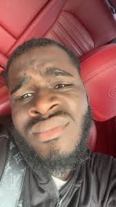 Is or has anyone dated this guy total red flags 🚩 please be careful. He's  not who he says he is...