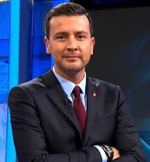 Bölümde ise at tv spor yorumcusu olarak dizide yer almıştır. Haberaslan Ersin Duzen Ligin Bitimine 10 Hafta Kala Facebook