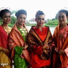 Pakaian adat kalimantan barat adat tradisional baju kurung. 26 Ide Sewa Baju Adat Kalimantan Barat Melayu Pontianak Kalimantan Pengantin Baju Pengantin