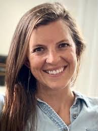 Lauren Pett's Instagram, Twitter & Facebook