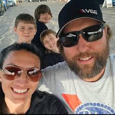 I was told that I don't have any older people as a fans supporting me  from🖤 please join our new group 👇👇 Jungle Jim