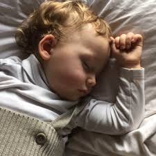 In den ersten wochen richtet einem fast was auch immer gemäß den vorstellungen des babys. Schlaf Schon Und Traum Was Susses Warum Kinder Auch Nach Dem 1 Geburtstag Noch Nicht Durchschlafen Geborgen Wachsen
