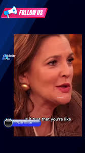 Paris Hilton tiene 4 telefonos uno es para familia, segundo npara nego...