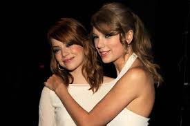 Derzeit arbeitet er als segment director für saturday night live. Emma Stone Hat Taylor Swift Berichten Zufolge Ihrem Neuen Freund Vorgestellt