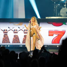 Shania Twain's bold topless photoshoot