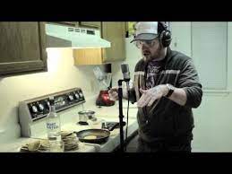 Community White Guy Parodies Chris Brown S Look At Me Now While Cooking Rap Music Videos White Rapper Good Raps