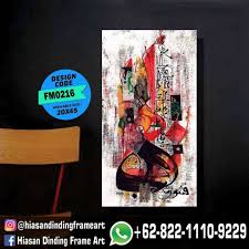 Hiasan di cafe ini hanya menggunakan kursi yang dipasang terbaik dan digantung di atas. 0822 1110 9229 Telkomsel Hiasan Dinding Cafe