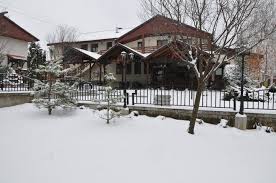 Fiecare camera este amenajata cu un decor autentic american, cu detalii western unice si piese de mobilier originale. Little Texas Hotel And Restaurant Iasi Romania