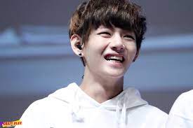 Let's start with taehyung's 'box' smile from 2013: Taehyung Pics On Twitter 2016 Vs 2013 It S Still The Same Cutie