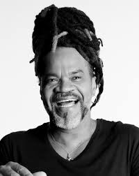 Live de Carlinhos Brown contará com participações de Chico Castillo e  Gloria Estefan