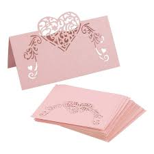 Delicato bocciolo di rosa con petali in ceramica color tortora completo di asta in metallo inserita al centro del fiore, da utilizzare come portafoto, portamemo e porta bigliettini. Set Da 50 Segnaposto Per Matrimonio Con Cuore In Rosa 3d