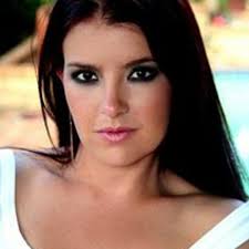 Shannon Dover's Instagram, Twitter & Facebook