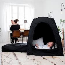 With its open office plan, rooftop space and mattresses everywhere, casper's office is all about comfort. The Pause Pod From Kickstarter Is A Pop Up Nap Tent You Can Use At Work
