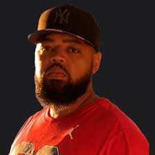 Ricardo Moore (@ricardobigmoe)